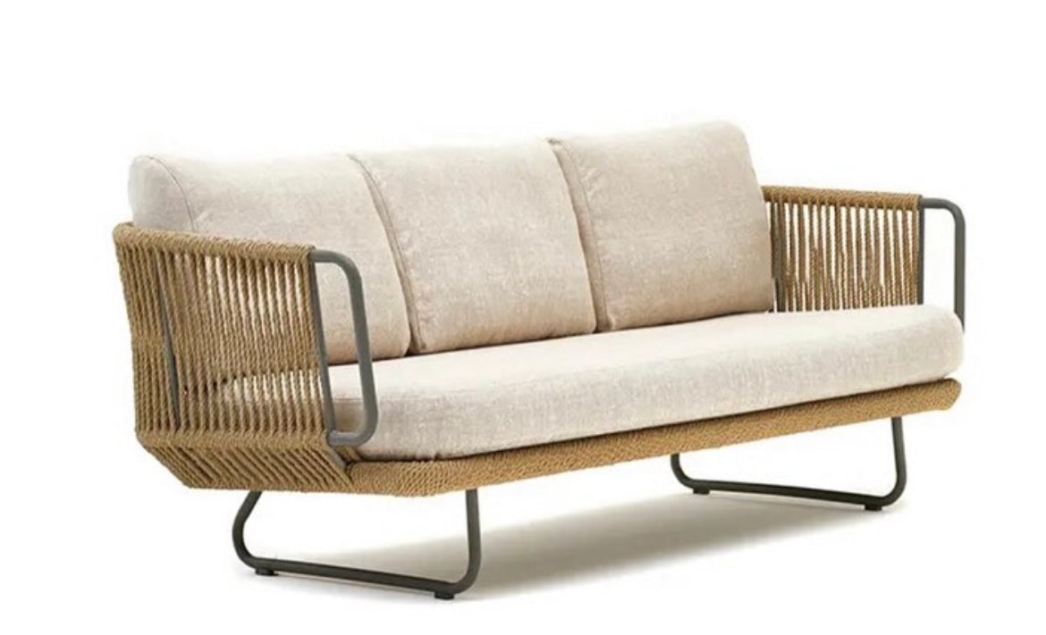 ALETTA LOUNGE CHAIR 185